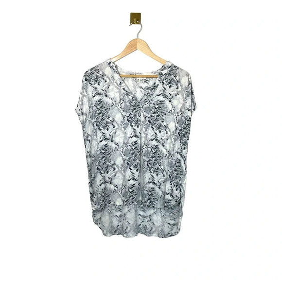 Seven7 Women’s Silky Snakeskin Print Tunic Blouse in White/Grey Size M - Picture 1 of 10